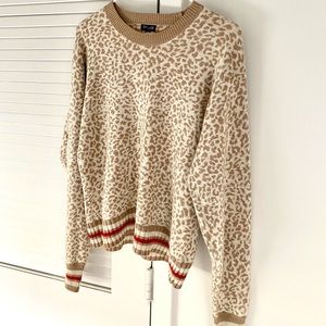 Splendid leopard crew neck sweater size SM. Never been worn.